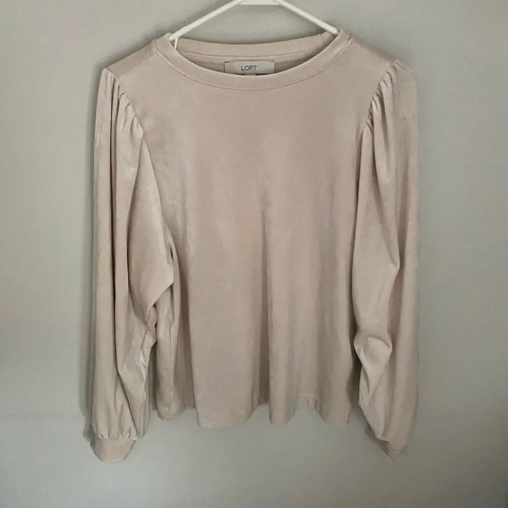 LOFT Cream Long Sleeve Top – Size Large – Soft Plush Knit – Like New - Picture 3 of 8